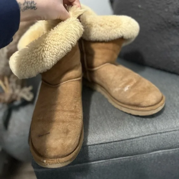 Uggs - Picture 2 of 7